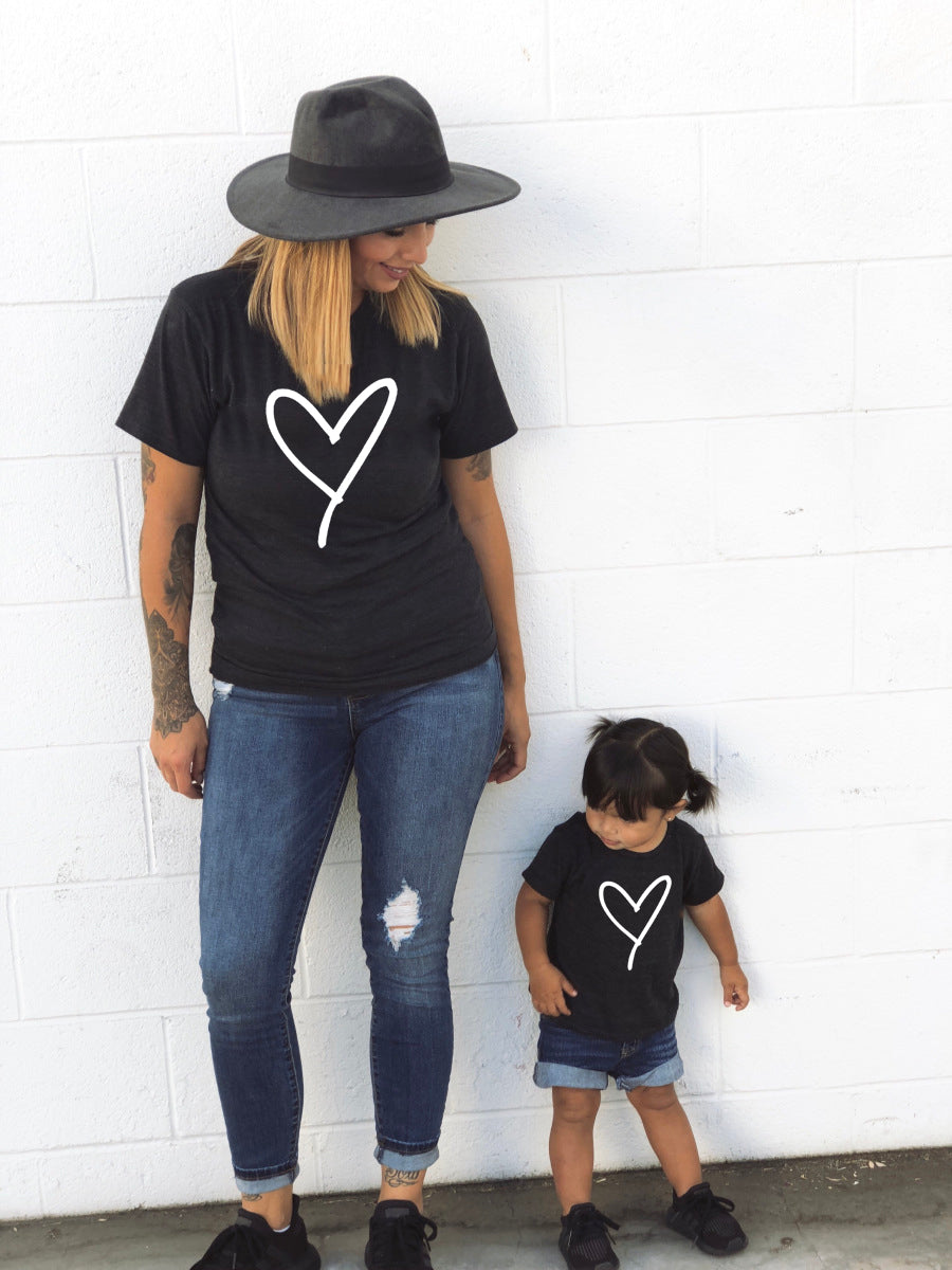 1pcs 1pcs Mommy and Me Heart Print Matching T Shirt Mom and Son Daughter Family Look Clothes Besties Mama and Kids Outfits