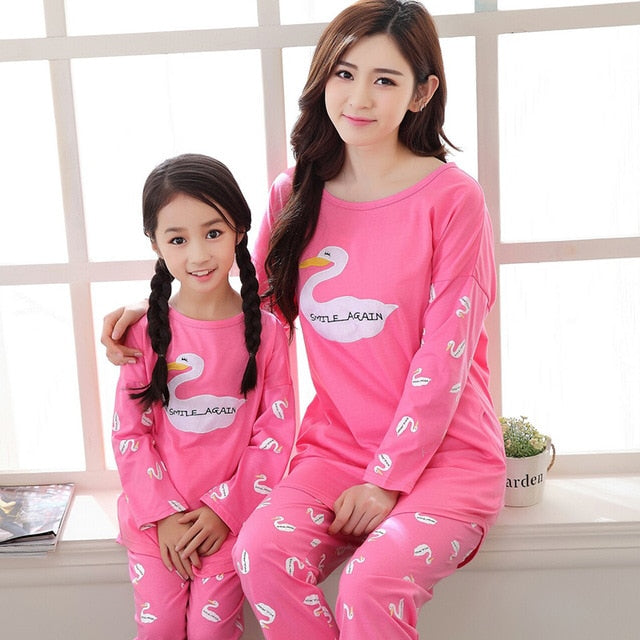 Baby Pajamas Family Matching Pyjamas suit 2017 Autumn Winter long sleeve Mother and Daughter clothes Polka Dot Ropa Mama E Hija