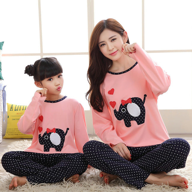 Baby Pajamas Family Matching Pyjamas suit 2017 Autumn Winter long sleeve Mother and Daughter clothes Polka Dot Ropa Mama E Hija