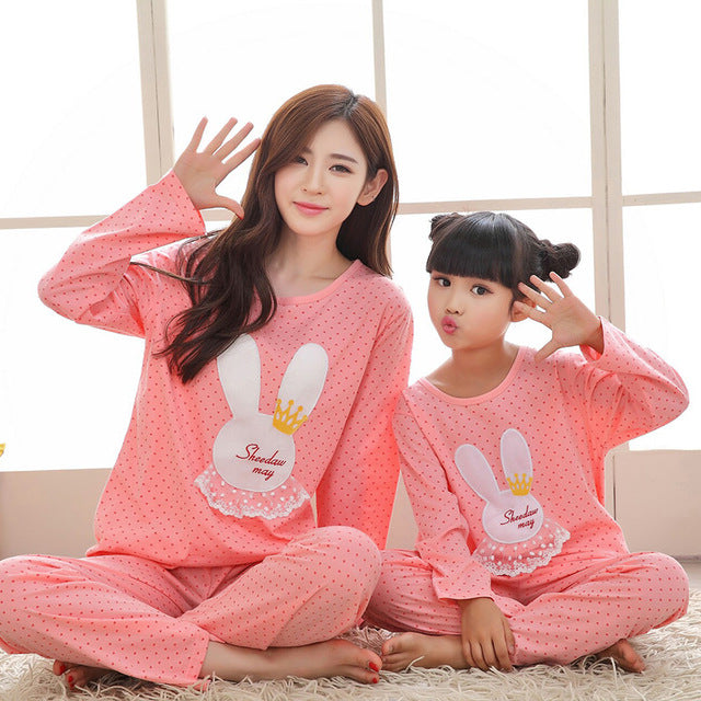 Baby Pajamas Family Matching Pyjamas suit 2017 Autumn Winter long sleeve Mother and Daughter clothes Polka Dot Ropa Mama E Hija